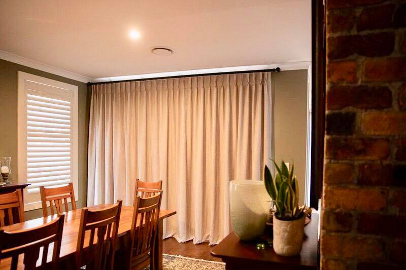 Closed drapes in dining room space