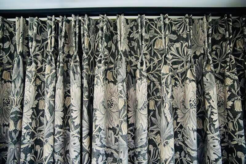 Traditional floral style blinds with curtain rail