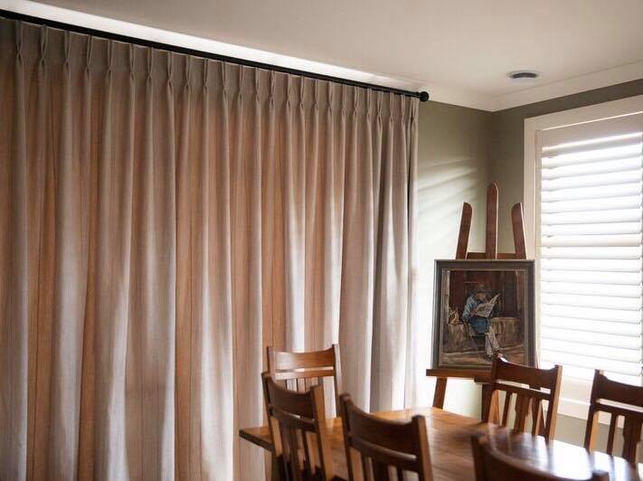 Traditional style blinds with curtain rail