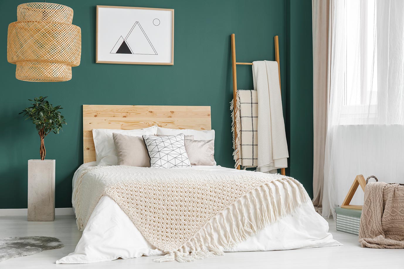 green-cozy-bedroom-interior-PYHPM9S Feastive Christmas Bedroom